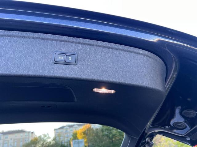 Photo of 2018 Dark Blue Audi Q5