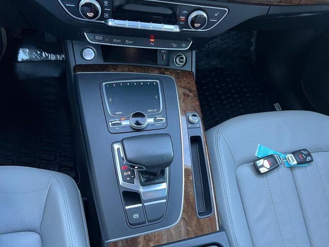 Photo of 2018 Dark Blue Audi Q5