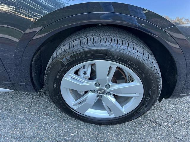 Photo of 2018 Dark Blue Audi Q5