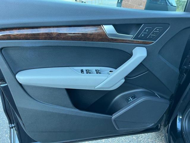 Photo of 2018 Dark Blue Audi Q5