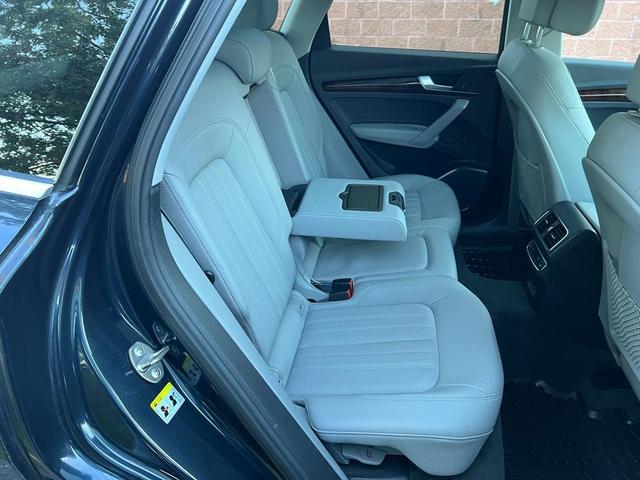 Photo of 2018 Dark Blue Audi Q5