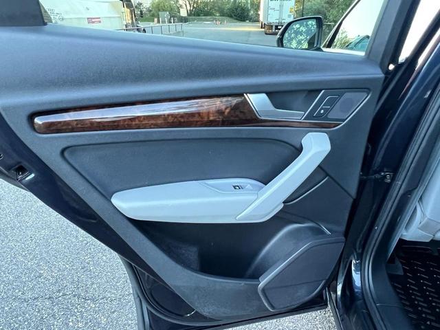 Photo of 2018 Dark Blue Audi Q5
