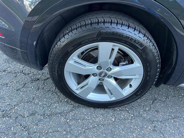 Photo of 2018 Dark Blue Audi Q5