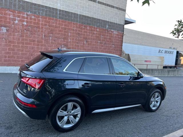 Photo of 2018 Dark Blue Audi Q5