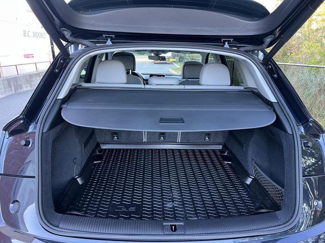 Photo of 2018 Dark Blue Audi Q5