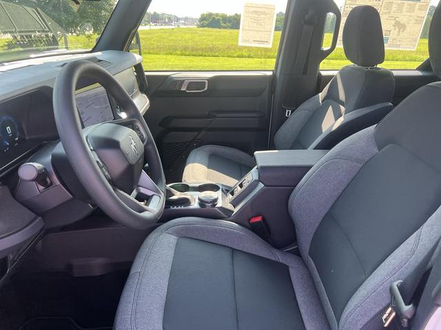Photo of 2025 Oxford White Ford Bronco