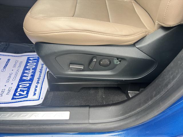 Photo of 2021 Infinite Blue Metallic Tinted Clearcoat Ford Explorer