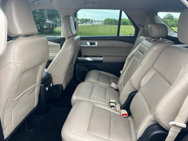 Photo of 2021 Infinite Blue Metallic Tinted Clearcoat Ford Explorer