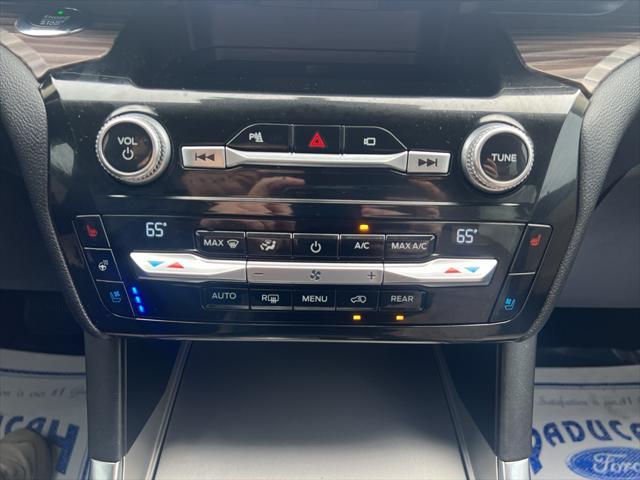 Photo of 2021 Infinite Blue Metallic Tinted Clearcoat Ford Explorer