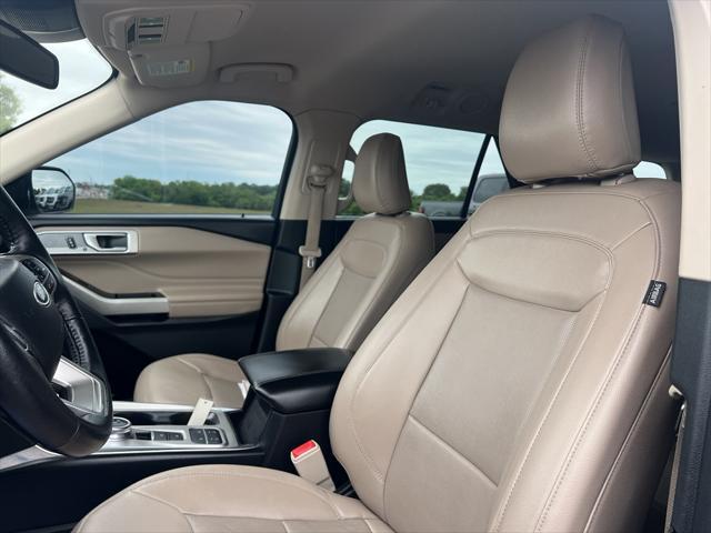 Photo of 2021 Infinite Blue Metallic Tinted Clearcoat Ford Explorer
