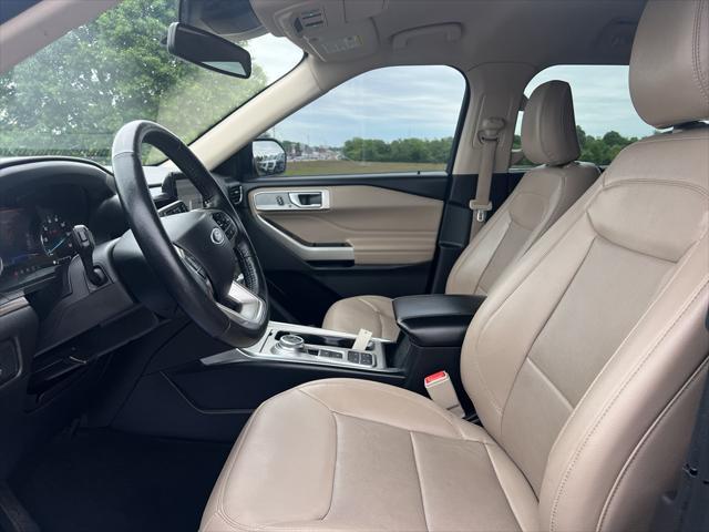 Photo of 2021 Infinite Blue Metallic Tinted Clearcoat Ford Explorer