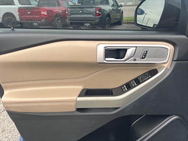 Photo of 2021 Infinite Blue Metallic Tinted Clearcoat Ford Explorer