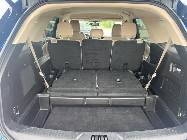 Photo of 2021 Infinite Blue Metallic Tinted Clearcoat Ford Explorer