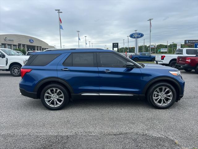 Photo of 2021 Infinite Blue Metallic Tinted Clearcoat Ford Explorer