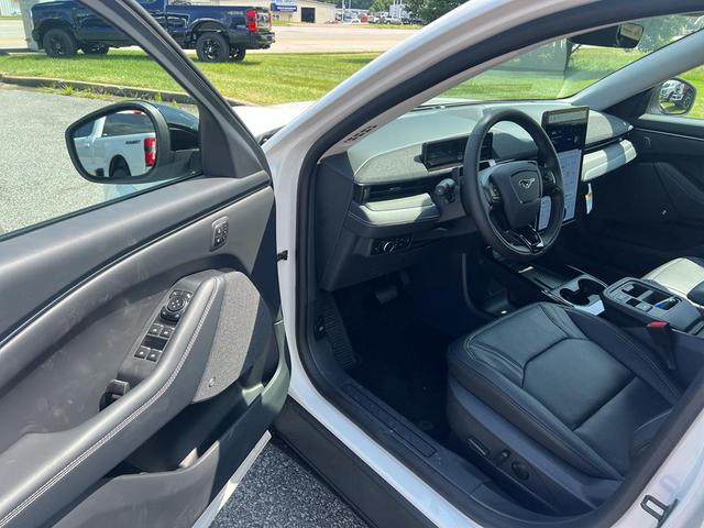 Photo of 2025 Star White Metallic Tri-Coat Ford Mustang Mach-E