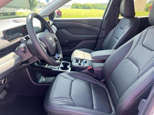Photo of 2025 Star White Metallic Tri-Coat Ford Mustang Mach-E
