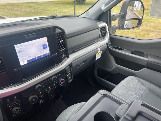 Photo of 2025 Oxford White Ford F-350