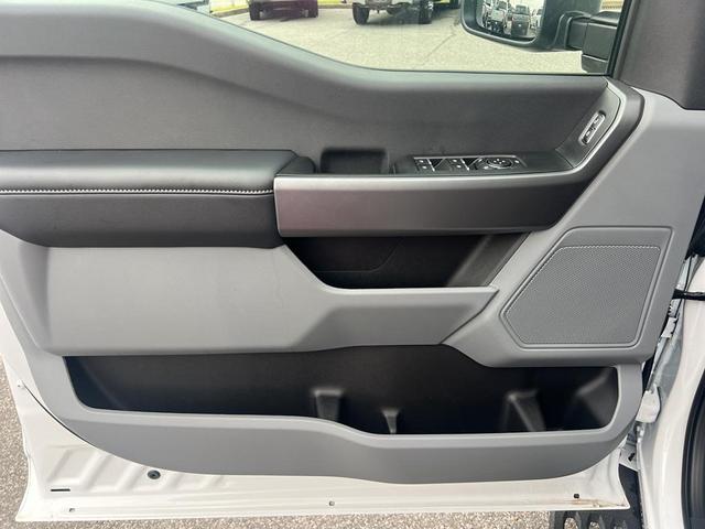 Photo of 2025 Oxford White Ford F-350