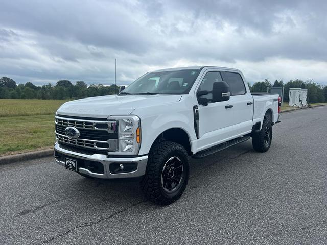 Photo of 2025 Oxford White Ford F-350