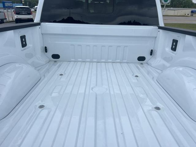 Photo of 2025 Oxford White Ford F-350