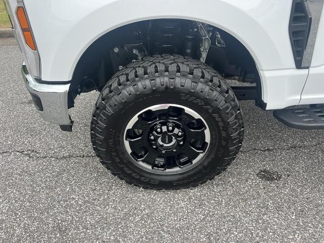 Photo of 2025 Oxford White Ford F-350