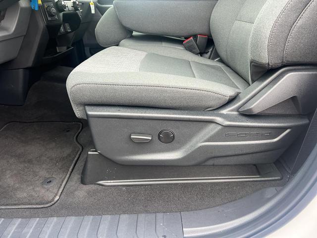 Photo of 2025 Oxford White Ford F-350