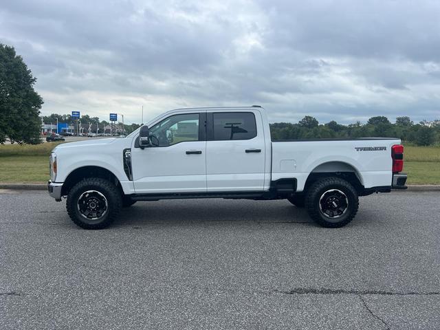 Photo of 2025 Oxford White Ford F-350