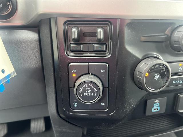 Photo of 2025 Oxford White Ford F-350