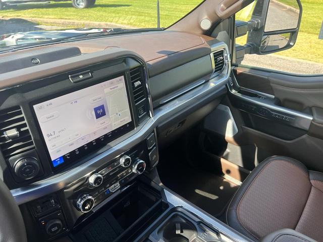 Photo of 2025 Agate Black Metallic Ford F-250
