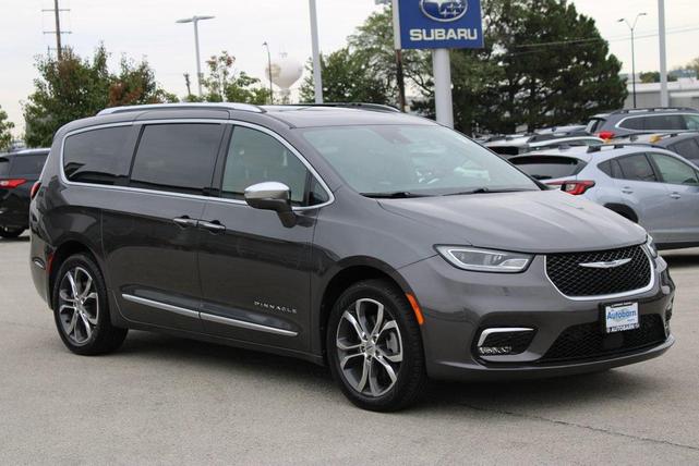 Photo of 2022 Granite Crystal Metallic Clearcoat Chrysler Pacifica