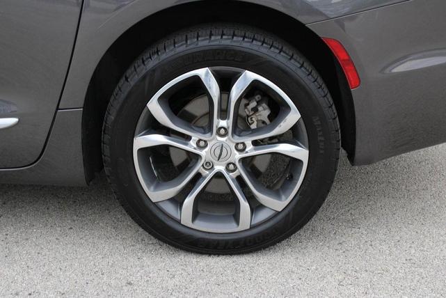 Photo of 2022 Granite Crystal Metallic Clearcoat Chrysler Pacifica