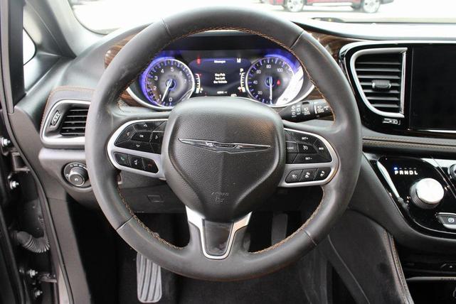 Photo of 2022 Granite Crystal Metallic Clearcoat Chrysler Pacifica