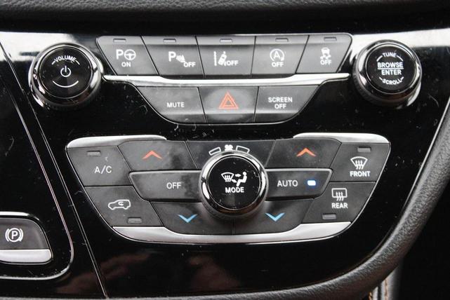 Photo of 2022 Granite Crystal Metallic Clearcoat Chrysler Pacifica