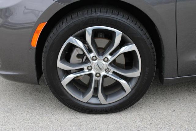 Photo of 2022 Granite Crystal Metallic Clearcoat Chrysler Pacifica