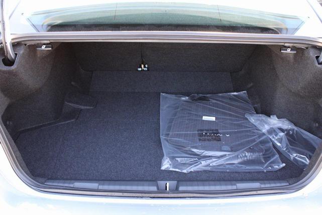 Photo of 2025 Ice Silver Metallic Subaru Legacy