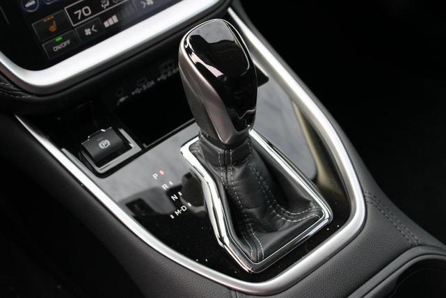 Photo of 2025 Ice Silver Metallic Subaru Outback