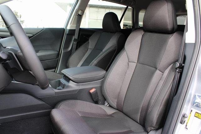 Photo of 2025 Ice Silver Metallic Subaru Outback