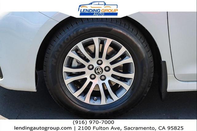 Photo of 2020 Blizzard Pearl Toyota Sienna