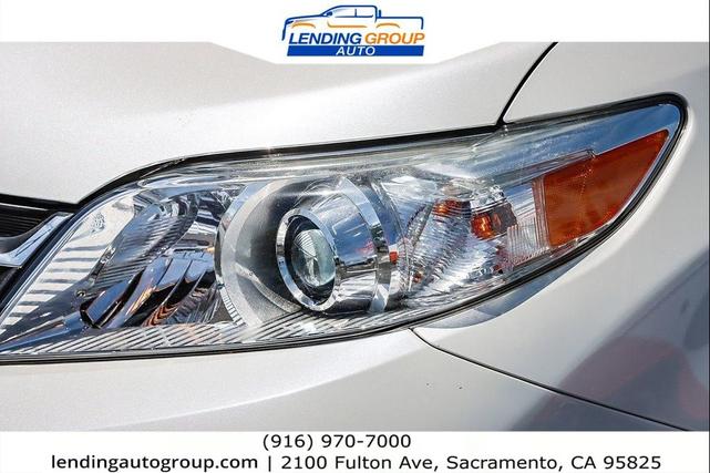 Photo of 2020 Blizzard Pearl Toyota Sienna
