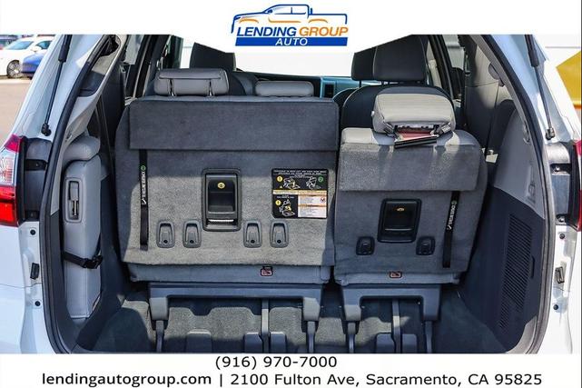 Photo of 2020 Blizzard Pearl Toyota Sienna
