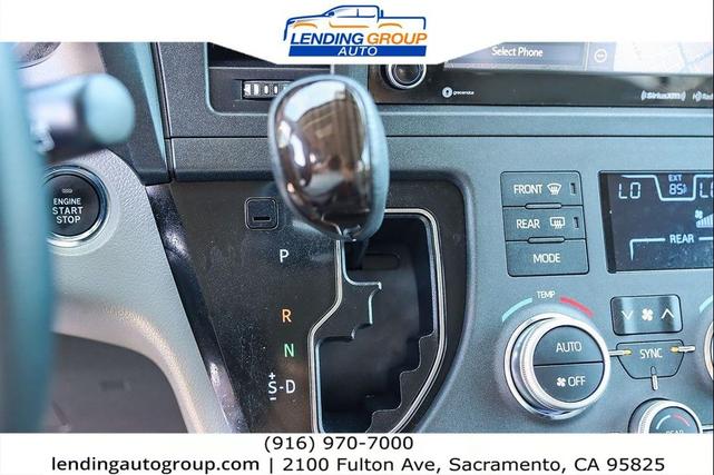 Photo of 2020 Blizzard Pearl Toyota Sienna