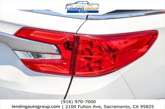 Photo of 2018 White Diamond Pearl Honda Odyssey
