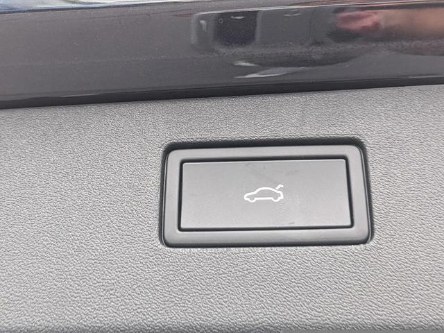Photo of 2025 Deep Black Pearl Volkswagen Tiguan