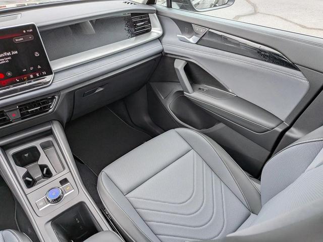 Photo of 2025 Deep Black Pearl Volkswagen Tiguan