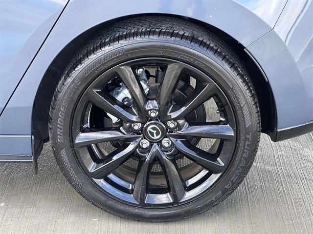 Photo of 2025 Gray Metallic Mazda Mazda3