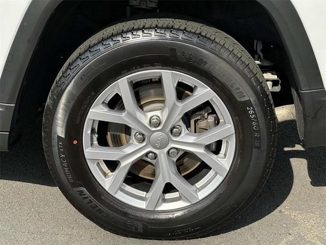 Photo of 2022 Bright White Clearcoat Jeep Grand Cherokee L
