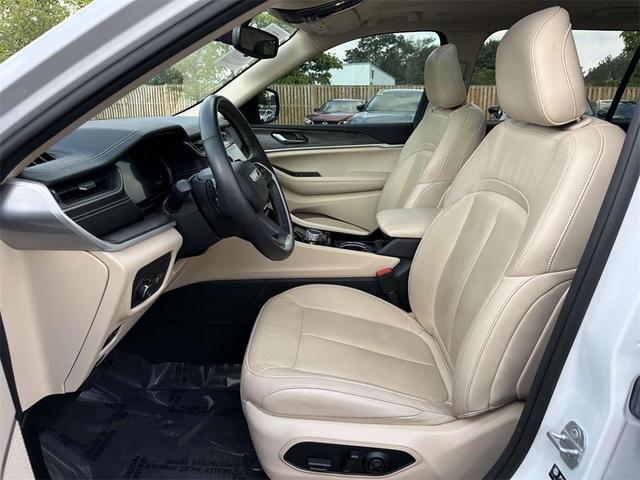 Photo of 2022 Bright White Clearcoat Jeep Grand Cherokee L