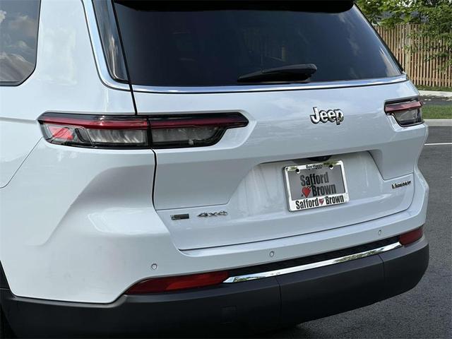 Photo of 2022 Bright White Clearcoat Jeep Grand Cherokee L