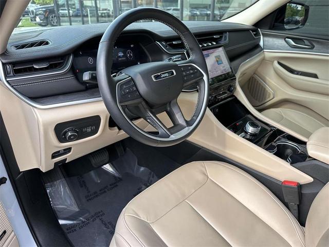 Photo of 2022 Bright White Clearcoat Jeep Grand Cherokee L