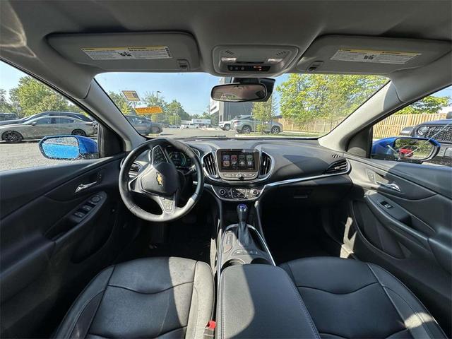 Photo of 2016 Kinetic Blue Metallic Chevrolet Volt